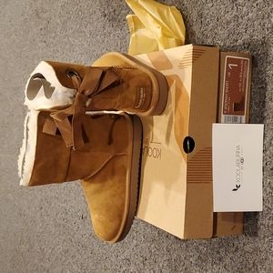 New with box Girls Uggs size 1